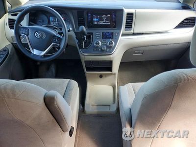 Zdjęcie 8 z 13 samochodu: 2017 TOYOTA SIENNA L 7-PASSENGER VIN:5TDZZ3DC5HS801910 - miniatura