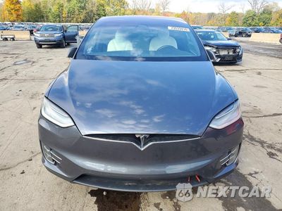 Piąte zdjęcie samochodu w środku: 2020 TESLA MODEL X VIN:5YJXCAE2XLF300513 - miniatura