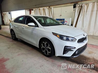 Czwarte zdjęcie samochodu z boku: 2020 KIA FORTE LXS VIN:3KPF24AD1LE160851 - miniatura