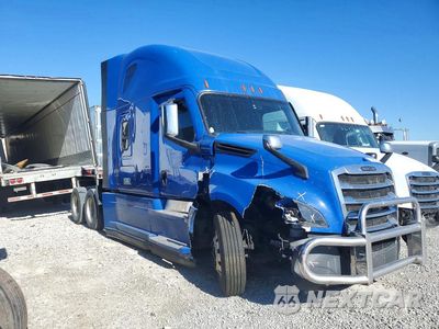 Czwarte zdjęcie samochodu z boku: 2021 FREIGHTLINER CASCADIA 126 SEMI TRUCK VIN:3AKJHHDR2MSML9478 - miniatura