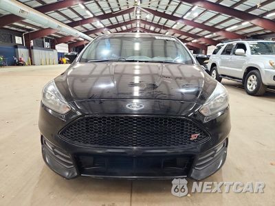 Piąte zdjęcie samochodu w środku: 2017 FORD FOCUS ST VIN:1FADP3L96HL311196 - miniatura
