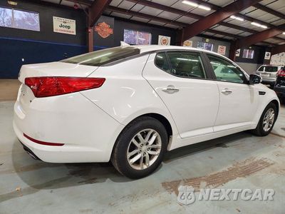 Trzecie zdjęcie samochodu z tyłu: 2013 KIA OPTIMA LX VIN:KNAGM4A72D5351746 - miniatura