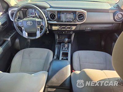 Zdjęcie 8 z 12 samochodu: 2019 TOYOTA TACOMA SR5 V6 VIN:3TMAZ5CN3KM107784 - miniatura