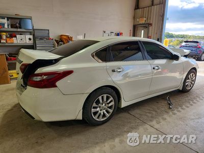 Trzecie zdjęcie samochodu z tyłu: 2018 NISSAN ALTIMA 2.5 S VIN:1N4AL3APXJC228215 - miniatura