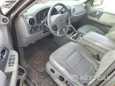 Zdjęcie 8 z 13 samochodu: 2005 FORD EXPEDITION XLT VIN:1FMPU15575LA20826 - miniatura