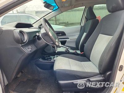 Zdjęcie 7 z 13 samochodu: 2013 TOYOTA PRIUS C THREE VIN:JTDKDTB3XD1044559 - miniatura