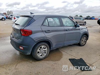 Trzecie zdjęcie samochodu z tyłu: 2021 HYUNDAI VENUE SE VIN:KMHRB8A3XMU093810 - miniatura
