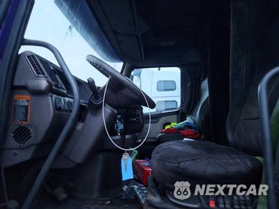 Zdjęcie 7 z 13 samochodu: 2016 VOLVO VNL SEMI TRUCK VIN:4V4NC9EHXGN951503 - miniatura