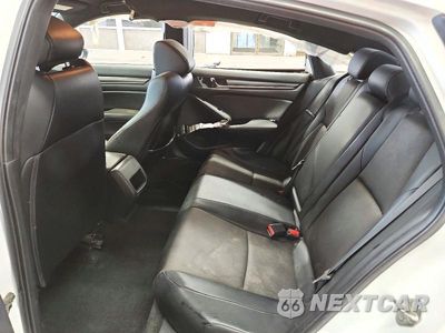 Zdjęcie 10 z 13 samochodu: 2018 HONDA ACCORD SPORT VIN:1HGCV1F34JA101268 - miniatura