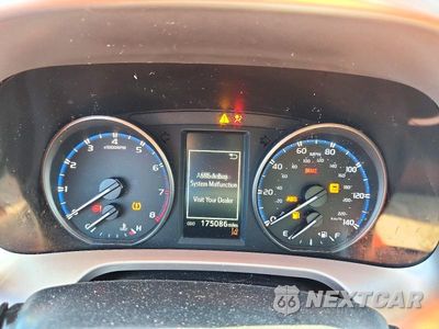 Zdjęcie 9 z 13 samochodu: 2017 TOYOTA RAV4 XLE VIN:JTMRFREV2HD202860 - miniatura
