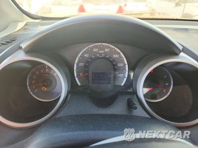 Zdjęcie 9 z 12 samochodu: 2011 HONDA FIT SPORT VIN:JHMGE8H58BS006066 - miniatura