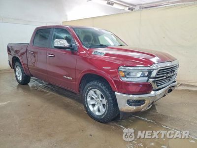 Czwarte zdjęcie samochodu z boku: 2021 RAM 1500 LARAMIE VIN:1C6SRFJT1MN660185 - miniatura