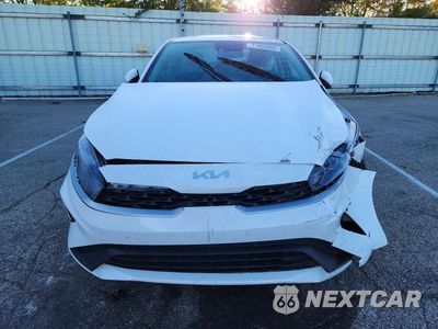 Piąte zdjęcie samochodu w środku: 2023 KIA FORTE LXS VIN:3KPF24AD9PE597227 - miniatura