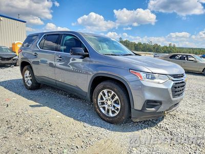 Czwarte zdjęcie samochodu z boku: 2019 CHEVROLET TRAVERSE LS VIN:1GNERFKW6KJ256745 - miniatura
