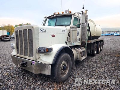 Czwarte zdjęcie samochodu z boku: 2013 PETERBILT 388 VACUUM TRUCK VIN:1NPWL40X2DD185312 - miniatura