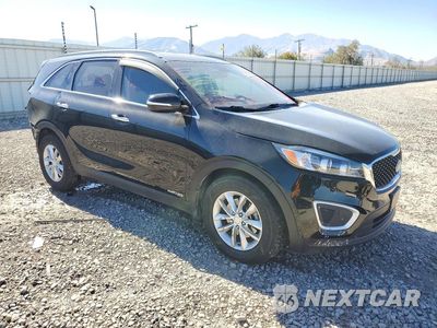 Czwarte zdjęcie samochodu z boku: 2017 KIA SORENTO LX V6 VIN:5XYPGDA56HG222494 - miniatura