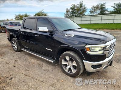 Czwarte zdjęcie samochodu z boku: 2019 RAM 1500 LARAMIE VIN:1C6SRFJT8KN732352 - miniatura