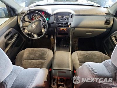 Zdjęcie 8 z 13 samochodu: 2004 HONDA PILOT EX VIN:2HKYF18404H570006 - miniatura