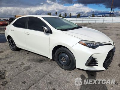 Czwarte zdjęcie samochodu z boku: 2018 TOYOTA COROLLA SE VIN:5YFBURHE1JP816479 - miniatura