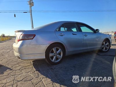 Trzecie zdjęcie samochodu z tyłu: 2010 TOYOTA CAMRY BASE VIN:4T1BF3EK1AU110399 - miniatura