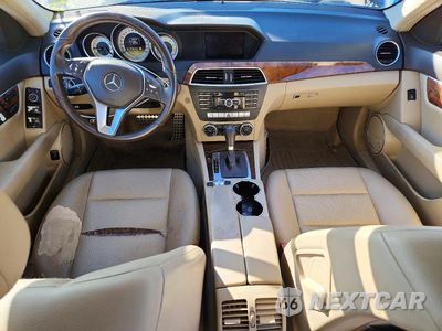 Zdjęcie 8 z 12 samochodu: 2012 MERCEDES-BENZ C 300 4MATIC VIN:WDDGF8BB5CR226034 - miniatura