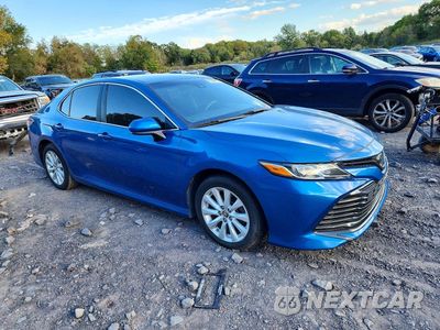 Czwarte zdjęcie samochodu z boku: 2019 TOYOTA CAMRY LE VIN:4T1B11HK6KU269788 - miniatura
