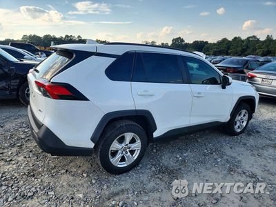 Trzecie zdjęcie samochodu z tyłu: 2021 TOYOTA RAV4 XLE VIN:2T3W1RFV7MC155839 - miniatura