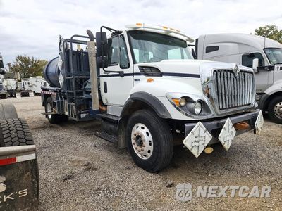 Czwarte zdjęcie samochodu z boku: 2012 INTERNATIONAL 7400 FUEL TRUCK VIN:1HTWCAZN4CJ607543 - miniatura