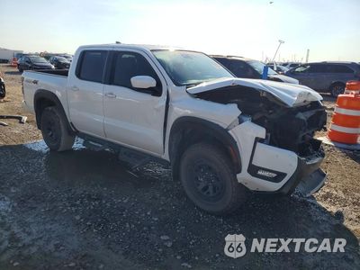 Czwarte zdjęcie samochodu z boku: 2025 NISSAN FRONTIER PRO-4X VIN:1N6ED1EKXSN638575 - miniatura