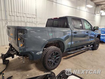 Trzecie zdjęcie samochodu z tyłu: 2026 CHEVROLET SILVERADO K1500 LT TRAIL BOSS VIN:3GCUKFED1TG111537 - miniatura