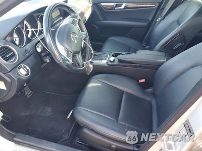 Zdjęcie 7 z 12 samochodu: 2014 MERCEDES-BENZ C 250 VIN:WDDGF4HB1EG249924 - miniatura