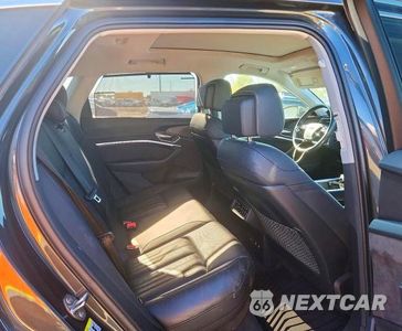 Zdjęcie 11 z 14 samochodu: 2019 AUDI E-TRON PRESTIGE VIN:WA1VABGE1KB009100 - miniatura