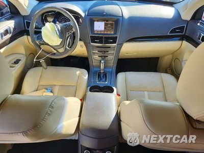 Zdjęcie 8 z 14 samochodu: 2019 LINCOLN MKT VIN:2LMHJ5AT6KBL02772 - miniatura