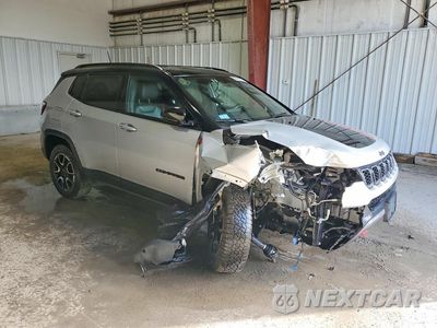 Czwarte zdjęcie samochodu z boku: 2025 JEEP COMPASS TRAILHAWK VIN:3C4NJDDN4ST564093 - miniatura