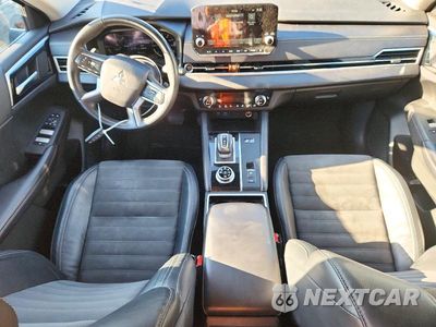 Zdjęcie 8 z 14 samochodu: 2023 MITSUBISHI OUTLANDER SE VIN:JA4T5UA91PZ045063 - miniatura