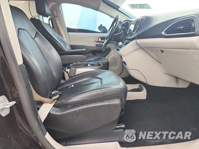 Zdjęcie 7 z 13 samochodu: 2019 CHRYSLER PACIFICA TOURING L VIN:2C4RC1BG0KR657324 - miniatura