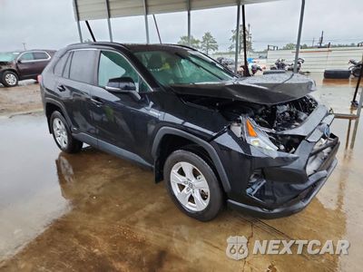 Czwarte zdjęcie samochodu z boku: 2021 TOYOTA RAV4 XLE VIN:4T3RWRFV5MU048480 - miniatura