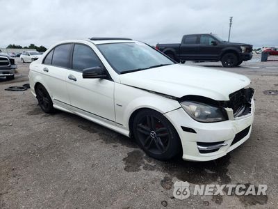 Czwarte zdjęcie samochodu z boku: 2012 MERCEDES-BENZ C 250 VIN:WDDGF4HB3CA653680 - miniatura