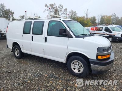 Czwarte zdjęcie samochodu z boku: 2018 CHEVROLET EXPRESS G2500 VIN:1GCWGAFG7J1903841 - miniatura