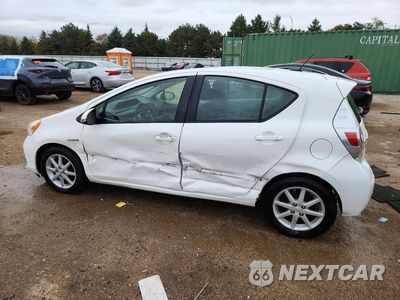 Drugie zdjęcie samochodu z przodu: 2013 TOYOTA PRIUS C THREE VIN:JTDKDTB35D1058871 - miniatura