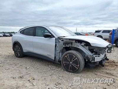 Czwarte zdjęcie samochodu z boku: 2023 FORD MUSTANG MACH-E PREMIUM VIN:3FMTK3R47PMA87073 - miniatura