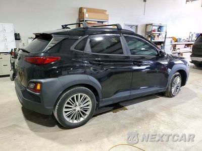 Trzecie zdjęcie samochodu z tyłu: 2020 HYUNDAI KONA SEL PLUS VIN:KM8K62AA2LU495918 - miniatura