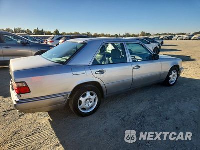 Trzecie zdjęcie samochodu z tyłu: 1995 MERCEDES-BENZ E 320 BASE VIN:WDBEA32E6SC229442 - miniatura
