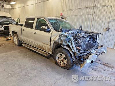 Czwarte zdjęcie samochodu z boku: 2018 CHEVROLET SILVERADO K1500 LT VIN:3GCUKREC3JG593241 - miniatura