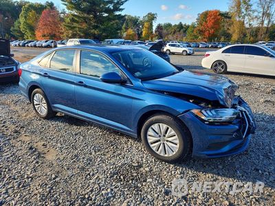 Czwarte zdjęcie samochodu z boku: 2019 VOLKSWAGEN JETTA S VIN:3VWCB7BU4KM222571 - miniatura