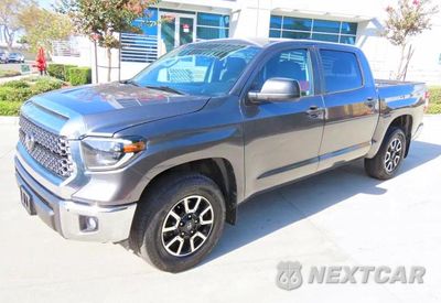 Drugie zdjęcie samochodu z przodu: 2021 TOYOTA TUNDRA CREWMAX SR5 VIN:5TFEY5F11MX286675 - miniatura