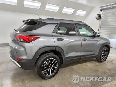 Trzecie zdjęcie samochodu z tyłu: 2026 CHEVROLET TRAILBLAZER LT VIN:KL79MPSLXTB271570 - miniatura