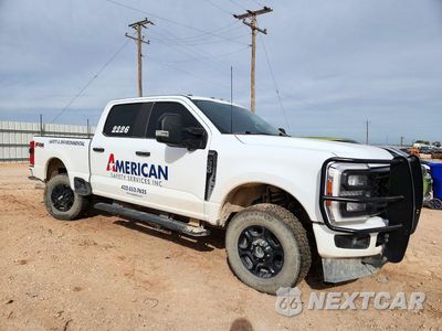Czwarte zdjęcie samochodu z boku: 2023 FORD F250 SUPER DUTY VIN:1FT8W2BA9PEE01708 - miniatura
