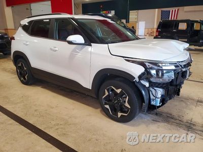 Czwarte zdjęcie samochodu z boku: 2025 KIA SELTOS EX VIN:KNDERCAA7S7754303 - miniatura