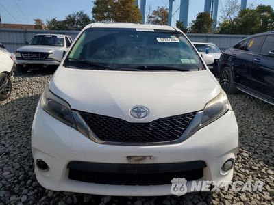 Piąte zdjęcie samochodu w środku: 2017 TOYOTA SIENNA SE VIN:5TDXZ3DC7HS802242 - miniatura